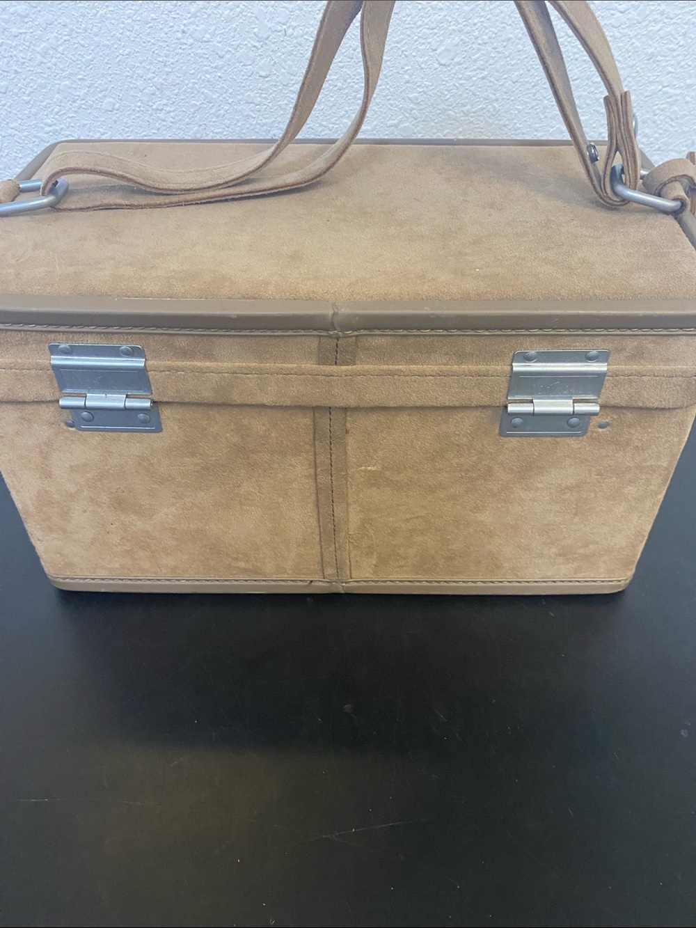 Vintage Hartman Carry Case Train Case in Tan Suede leather mint condition - Picture 6 of 8